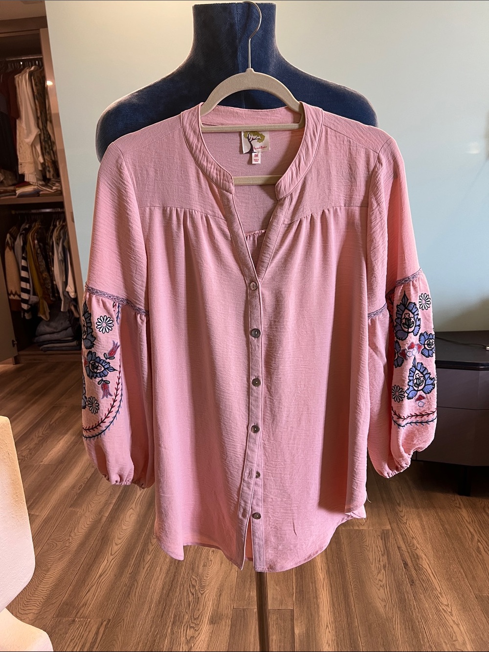 fig and flower Pink Button-Down Blouse with Blue Floral Embroidery